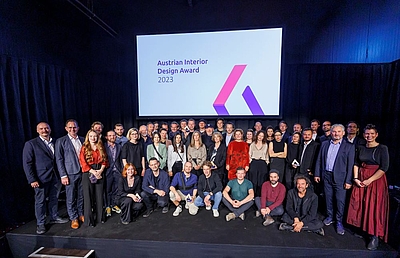 Alle Gewinner auf der Bühne versammelt. Am 10. November wurden die Gewinner des Austrian Interior Design Awards 2023 ausgezeichnet. ©Die Presse/Roland Rudolph